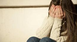 Bulli liceali infastidiscono le ragazze delle medie