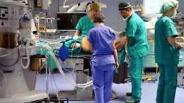 [IL CASO] In fin di vita a 15 mesi. I medici: staccate la spina. I genitori si oppongono
