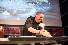 Dove il cibo incontra l'arte e l'architettura lì c'è Carlo Olivari. L'incontro in Accademia