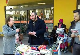 CasaPound aiuta le famiglie italiane in difficoltà. Stamattina un'altra raccolta alimentare