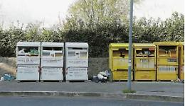 Guerra aperta fra poveri e disperati: tutti a caccia di abiti usati
