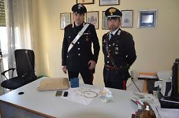 Preso il truffatore seriale delle casalinghe. Nel suo smartphone la foto dei gioielli trafugati