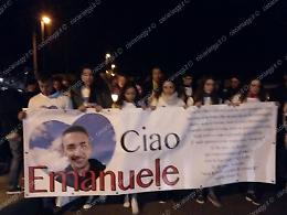 [VIDEO - FOTO] Omicidio Emanuele Morganti: circa duemila persone presenti alla fiaccolata