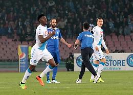 Il "falco invasore" vola sul San Paolo durante la semifinale Napoli - Juventus
