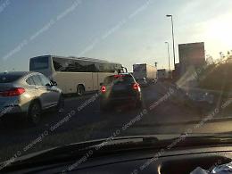 Un tir si è ribaltato sulla rampa d'accesso del casello autostradale di Cassino. Traffico in tilt