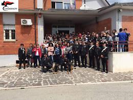 Gli studenti del "Don Minzoni" incontrano i carabinieri e assistono all'esibizione di Balboa e Brixs