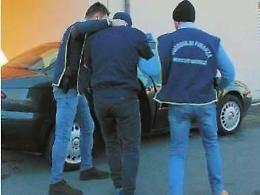 Bombe molotov nell'auto: pronto un attentato incendiario a scopo estorsivo. Tre arresti