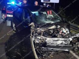 Incidente stradale nella notte: due giovanissime sbalzate sull'asfalto. Poi la corsa in ospedale