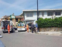 Auto fuori strada: ferite una donna e una bambina. Coinvolto anche uno scooter