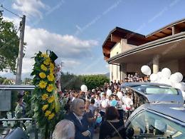 [FOTO] Funerali Maurizio Berardi: centinaia di persone per l'ultimo saluto all'amato "Kevin"