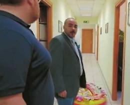 Blitz di CasaPound, gommone carico di soldi in Comune: «Ora basta finti profughi»