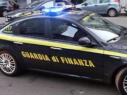 Molotov nell'auto, forse per un attentato incendiario: c'è un quarto indagato