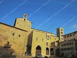 Alla scoperta della cattedrale: il chiostro, l'orto dei canonici e i grottoni