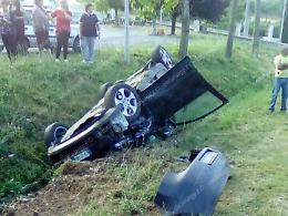 Incidente sull'Anticolana: scontro auto furgone, l'utilitaria vola in un fossato distruggendosi