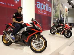 Grave il motociclista Max Biaggi dopo una caduta sul circuito Sagittario di Latina