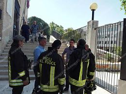 [VIDEO - FOTO] Una voce al telefono: c'è una bomba in Tribunale. Scatta l'allarme, poi rientrato