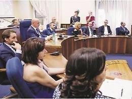 I conti in tasca agli amministratori: sì alle indennità, ma dimezzate