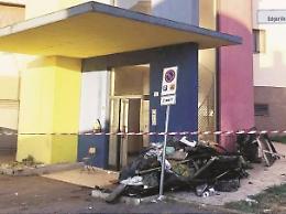 Incendio ex Eca: la rabbia degli occupanti. Ma si indaga sugli abusivi