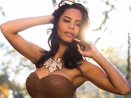 [LA TOP DEL GIORNO - FOTO] Labbra carnose e gambe lunghissime: pensa al cinema ma anche alla solidarietà