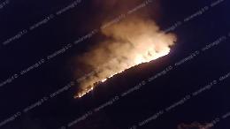[FOTO] Incendio nella pineta di San Giorgio, la montagna riprende a bruciare