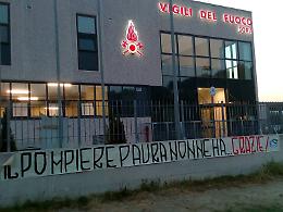 [FOTO] Vigili del fuoco, impegno senza tregua: striscioni di ringraziamento in tutta la provincia
