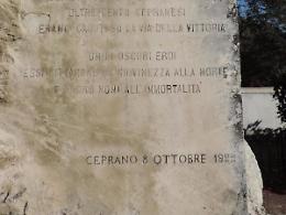 Monumenti ai Caduti danneggiato: il folle gesto di un giovane