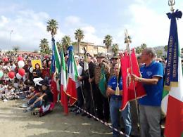 Aereo caduto: il commosso saluto al capitano Gabriele Orlandi da parte dei bambini di Terracina