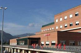 Padre e figlio si ustionano con la stufa a pellet. Corsa al Santa Scolastica