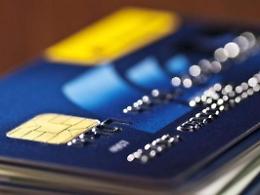 Confonde la carta di credito e la moglie scopre la tresca