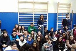 Educazione alla legalità: la polizia tra i banchi di scuola