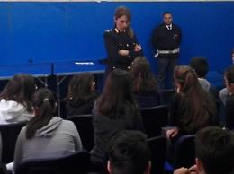 Bullismo e cyberbullismo: incontro-dibattito tra la polizia e gli studenti