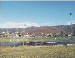Impianto sportivo nel degrado: il Brescia guarda il campo e se ne va