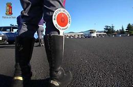 Ubriaco alla guida del tir semina il panico in autostrada