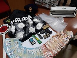 [FOTO] Maxi sequestro di droga e armi: scattano le manette per un 30enne