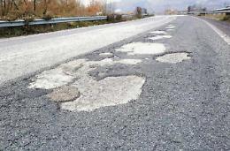 Strade da incubo, i cittadini denunciano il degrado e il pericolo