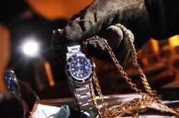 Ancora Lady Rolex in azione, due vittime nel mirino questa mattina