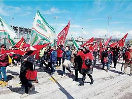 E le scuole restano sporche. Braccia incrociate anche oggi