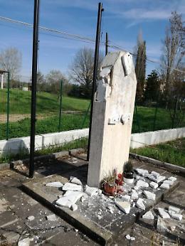 Stele in onore dei marocchini distrutta: perquisita la sede di Rivolta Nazionale