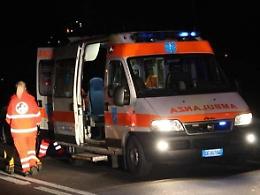 Con l'auto dentro un fossato. Tanta paura per una giovane donna