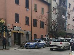 Venditore abusivo dei vip: merce sequestrata e foglio di via