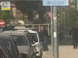 Ladro seriale in azione davanti le scuole: incastrato da un video