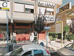 Giovani ragazze costrette a vendersi in hotel: clamorosa decisione dei giudici