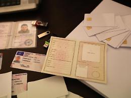 Carte di credito e d'identità false: due campani finiscono nei guai
