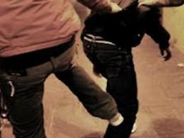 Movida violenta: rissa in pieno centro. E spunta un panno insanguinato