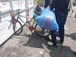 Abiti usati: un business che fa gola. Immigrato beccato con le mani nel sacco