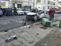 Bomba carta distrugge un'auto: ecco i motivi dell'attentato