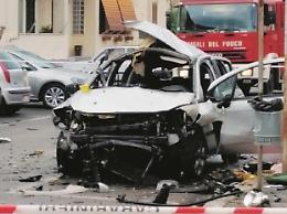 Auto fatta esplodere per vendetta: si segue la pista sentimentale