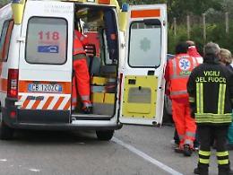 Con l'auto contro un'autobotte del latte: 54enne in gravissime condizioni