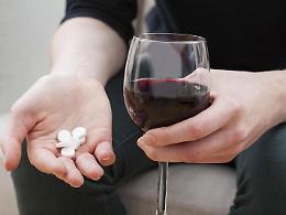 Psicofarmaci mixati con alcol: i nuovi killer dei giovanissimi
