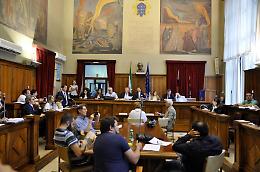 Cassino, scontro di mezzanotte tra la pasionaria del Pd e il sindaco